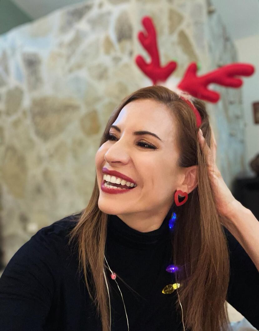 Yamaris Latorre, actriz y comunicadora:
“El regalo #1 en mi lista de regalos es salud y paz mundial y, acto seguido, un viajecito a Europa. Honestamente, mi alma libre quiere viajar más”.