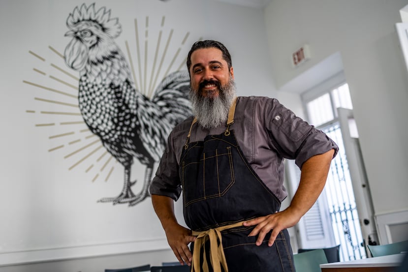 Chef Ángel David Moreno Zayas, propietario del restaurante El Gallo Pinto, en Guayama.