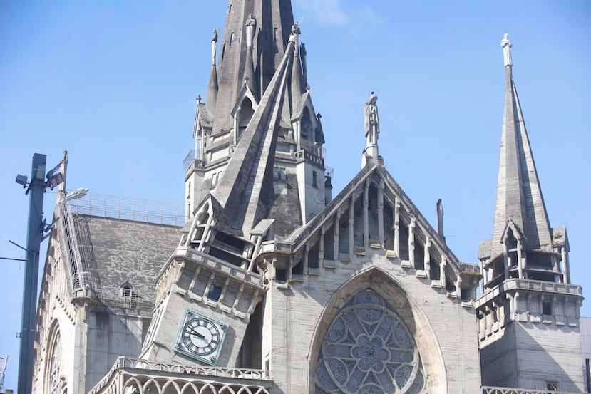 La Catedral Basílica Metropolitana de Nuestra Señora del Rosario resultó con daños tras el fuerte temblor.