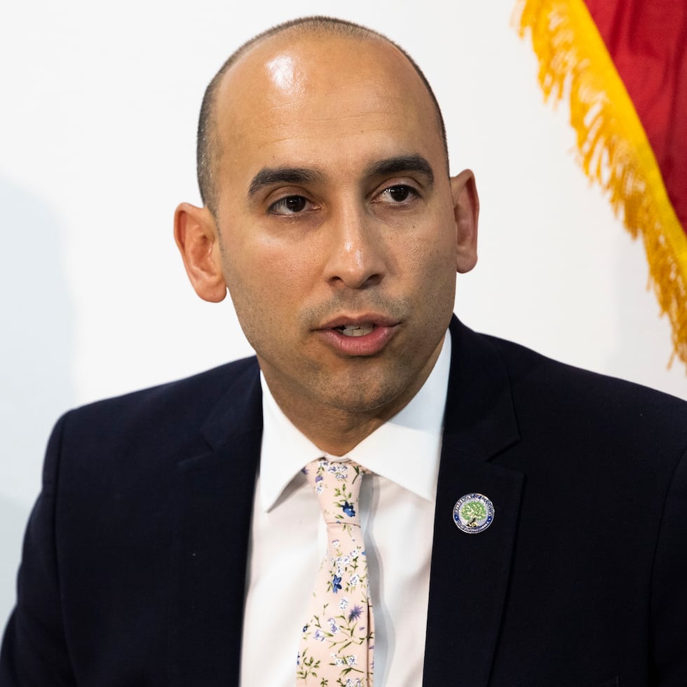 Como asesor del exsecretario Miguel Cardona, Chris Soto (en la foto) estuvo constantemente en Puerto Rico durante el pasado cuatrienio.