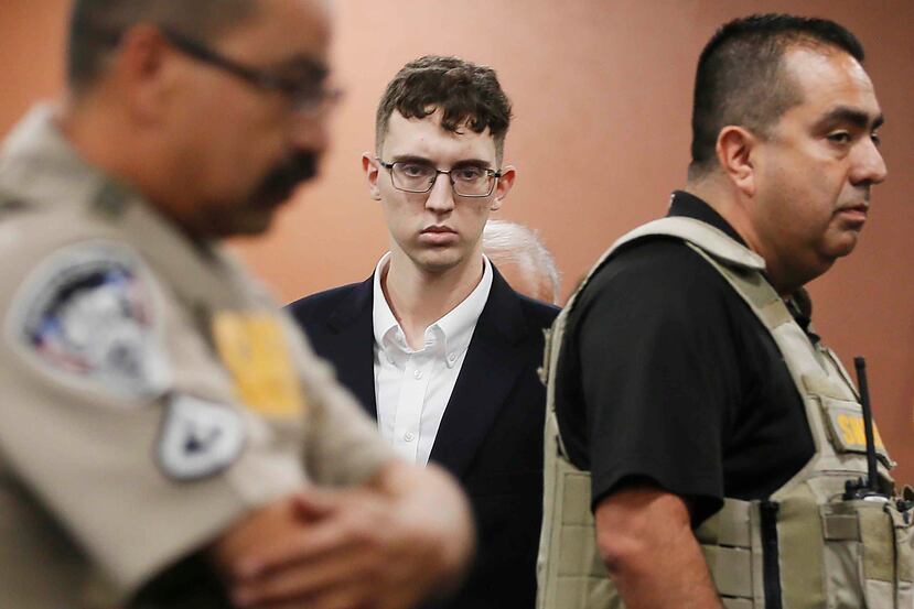 En esta fotografía de archivo del 10 de octubre de 2019, el implicado en la masacre perpetrada en un Walmart en El Paso, Patrick Crusius, se declara inocente durante la sesión en la que le fueron leídos los cargos en su contra en El Paso, Texas. (AP)