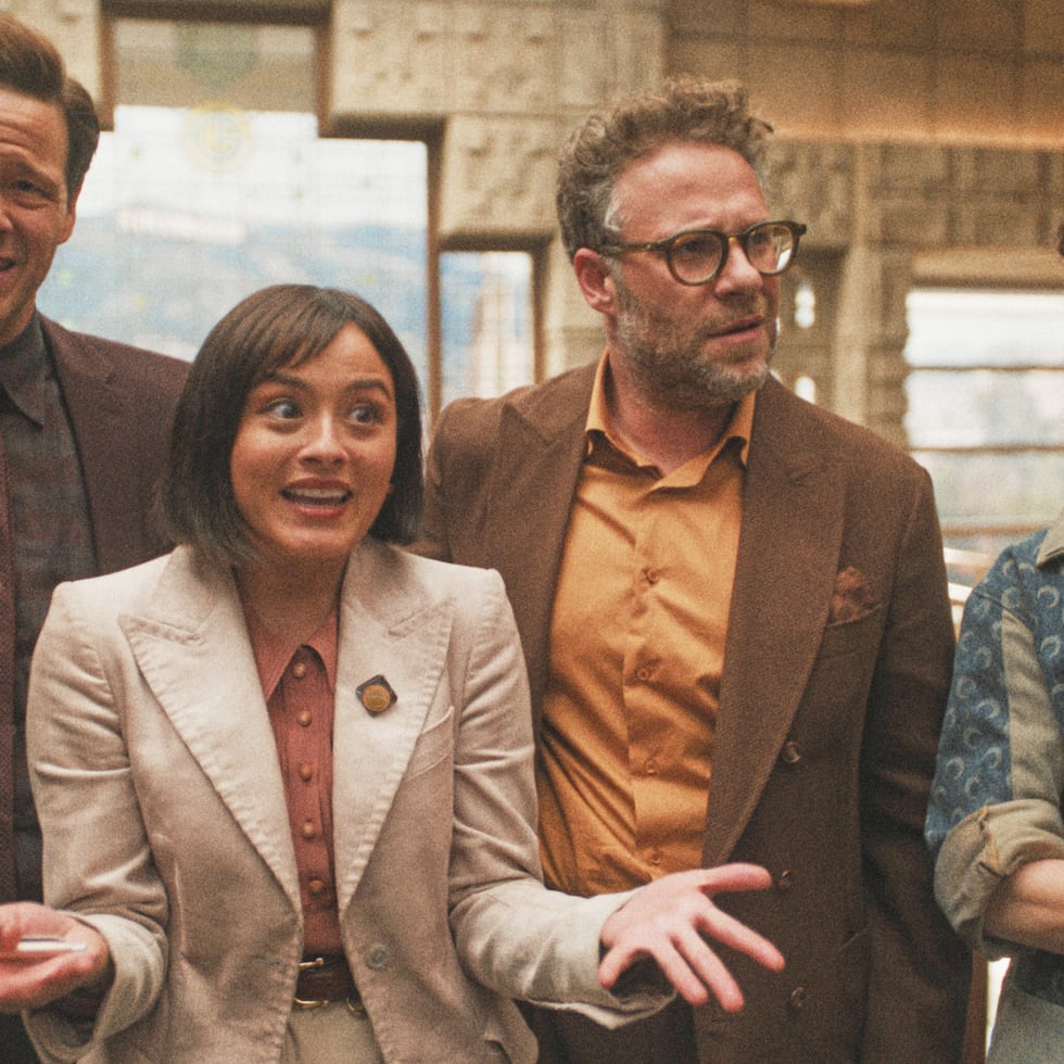 La serie "The Studio", de Apple TV+, protagonizada por Seth Rogen, segundo de derecha a izquierda, fue una de las más galardonadas este año.