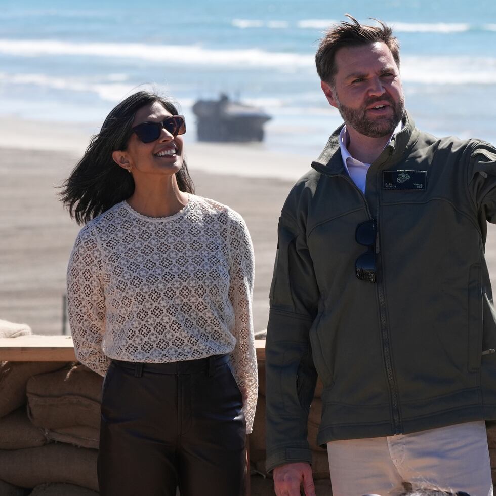 Los Vance tienen actualmente tres hijos> Ewan ,de ocho años, Vivek de cinco y Mirabel de tres.