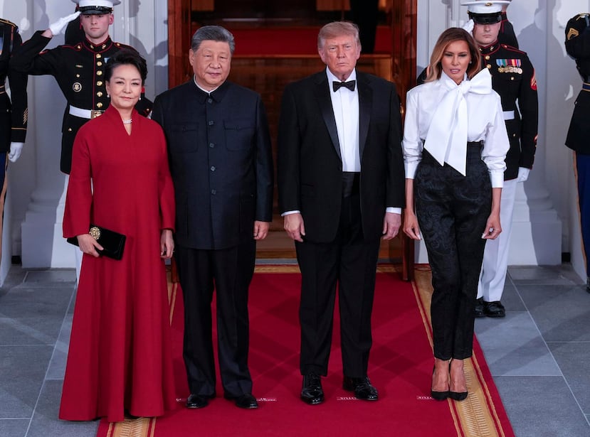 Así lucieron los presidentes y sus parejas al llegar a la cena.