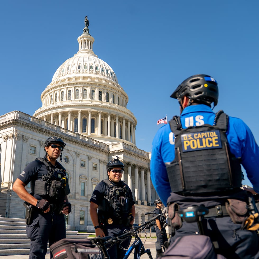 El cierre del gobierno va a cumplir dos semanas, sin que se produzcan siquiera negociaciones formales entre Trump, la jefatura republicana del Congreso y la minoría demócrata.