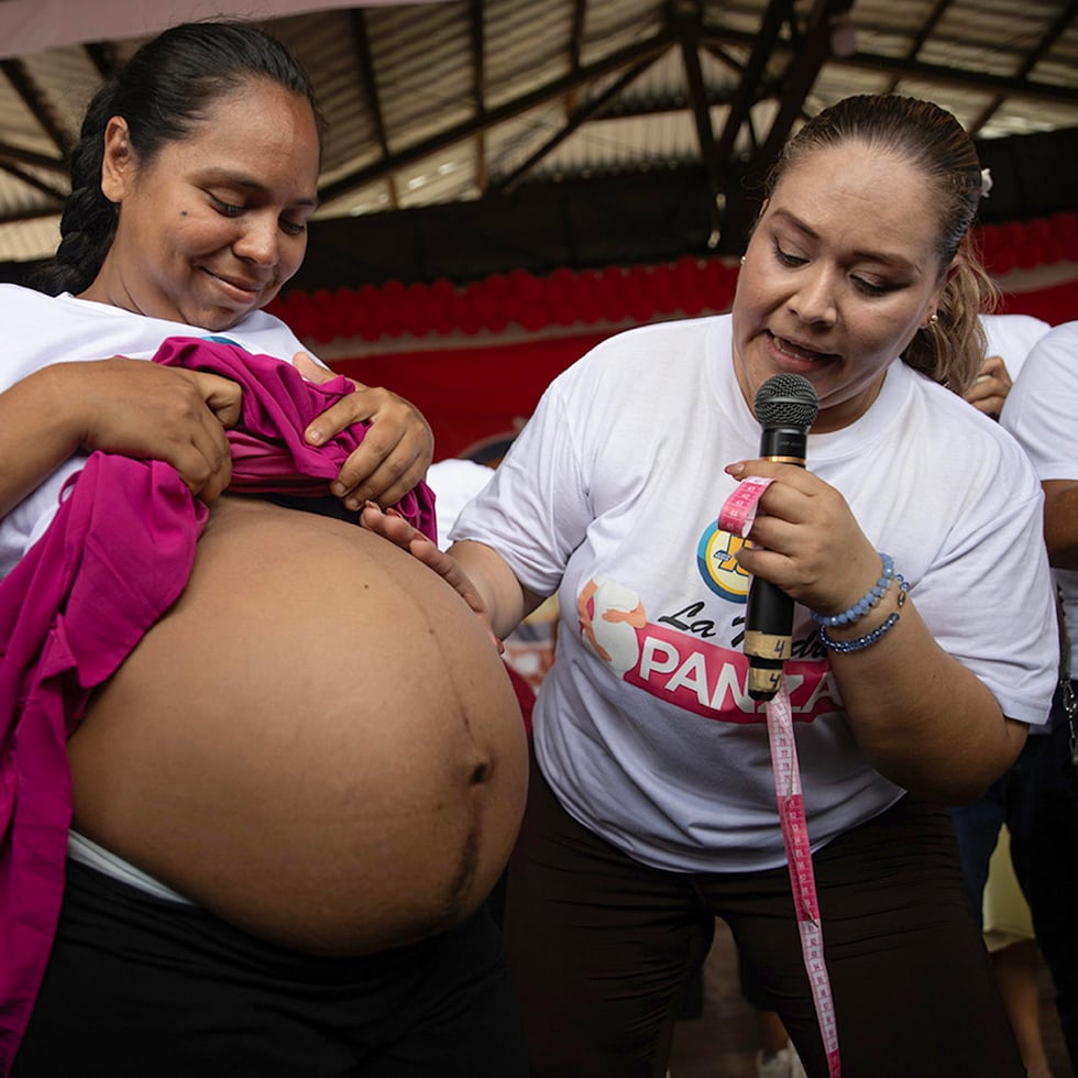Con seis meses de embarazo de mellizos, Ana Rosa Vázquez Durán, de 24 años, se convirtió este sábado en la ganadora del tradicional concurso 'La Madre Panza 2026', al registrar una medida de 48 centímetros y superar a las demás participantes en esta singular celebración dedicada a las madres nicaragüenses.