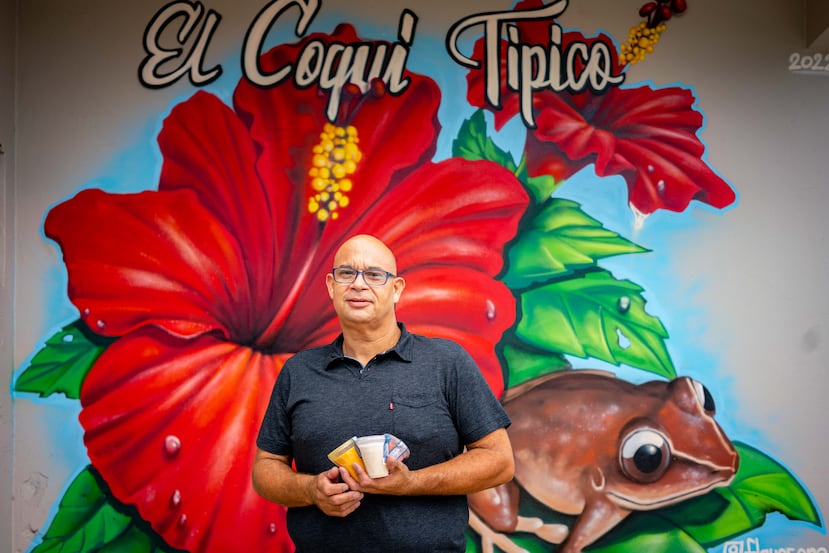 En esta foto: Ednan Lloret Cortés, dueño de Limber Coquí Típico.