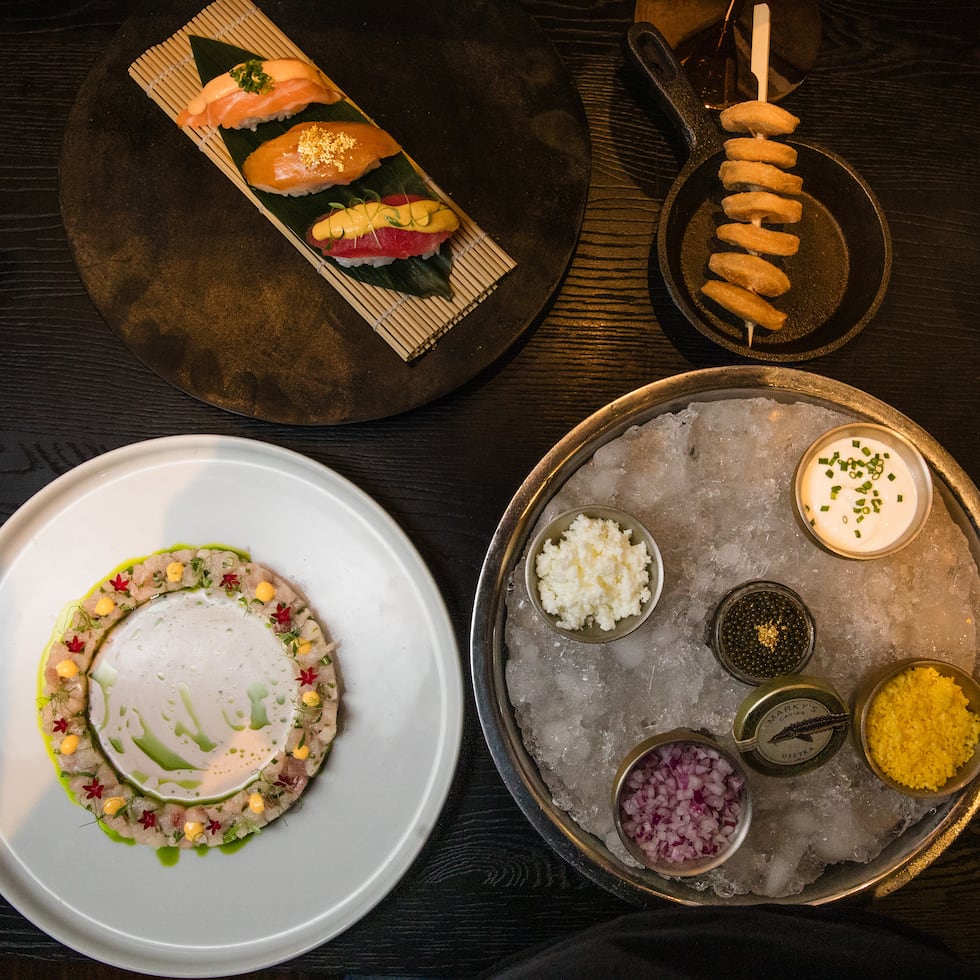 Platillos en The Vault Speakeasy Cabaret.