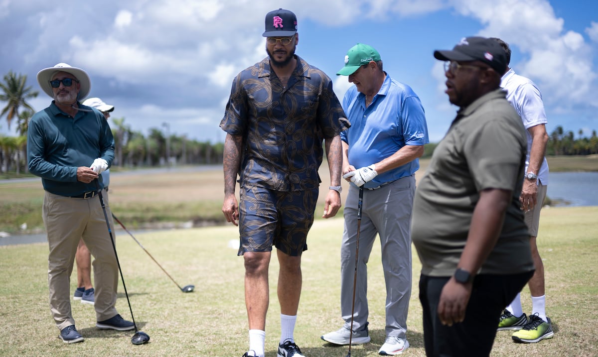 Carmelo Anthony interesado en invertir en el BSN durante visita a Puerto Rico