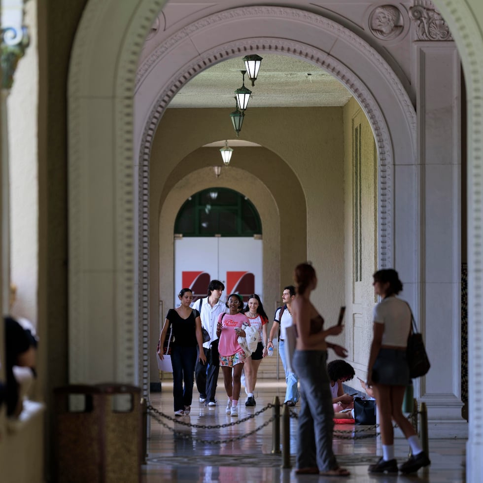 The authors did not identify any other jurisdiction in which increases in tuition costs of the magnitude that occurred at the UPR have been implemented.