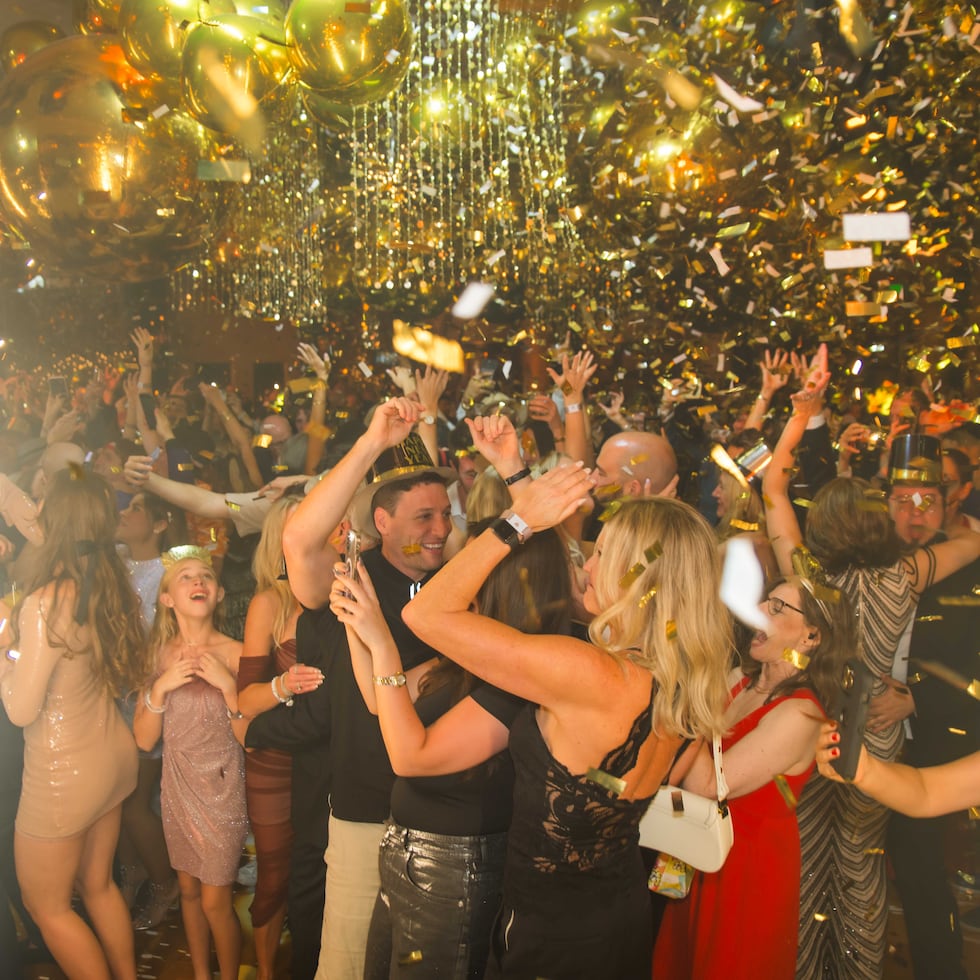 Este año son muchas las opciones, que van desde cenas temáticas en buenos restaurantes, hasta grandes fiestas con música de DJ y orquestas en vivo.