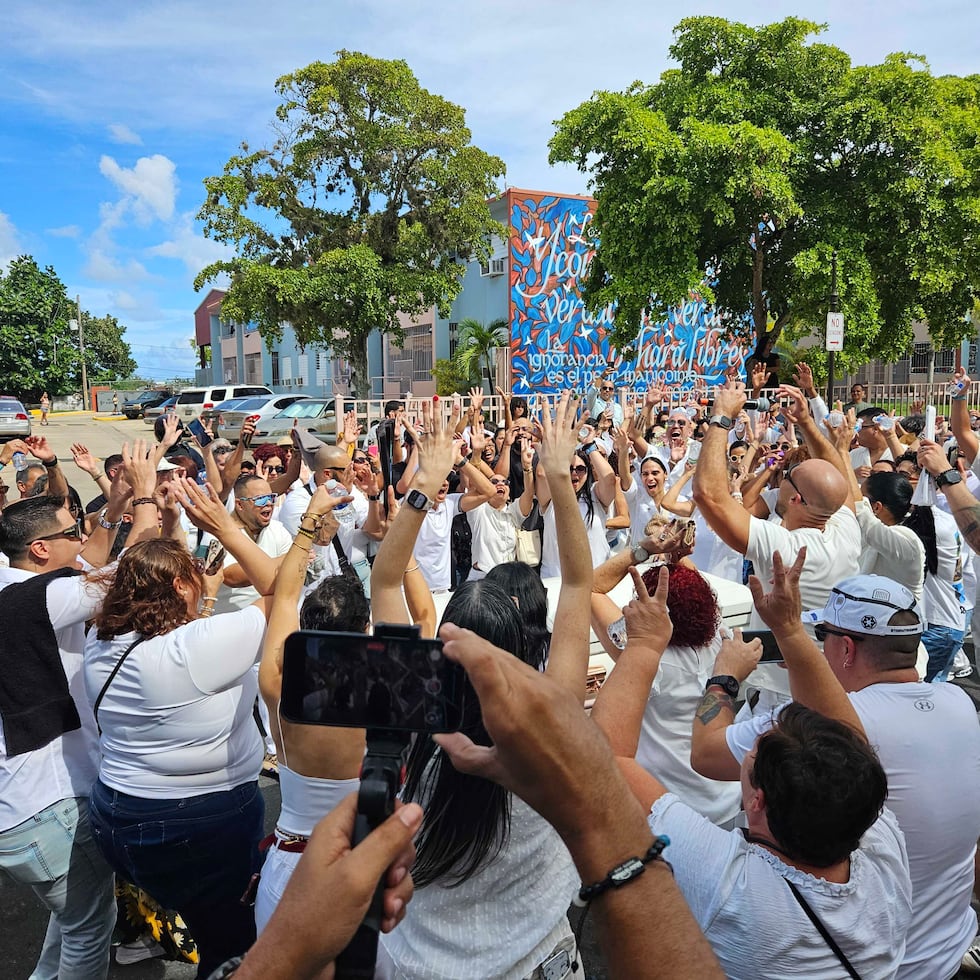 El sepelio de Xiomara Calderón culminó en el Cementerio Municipal de Dorado.