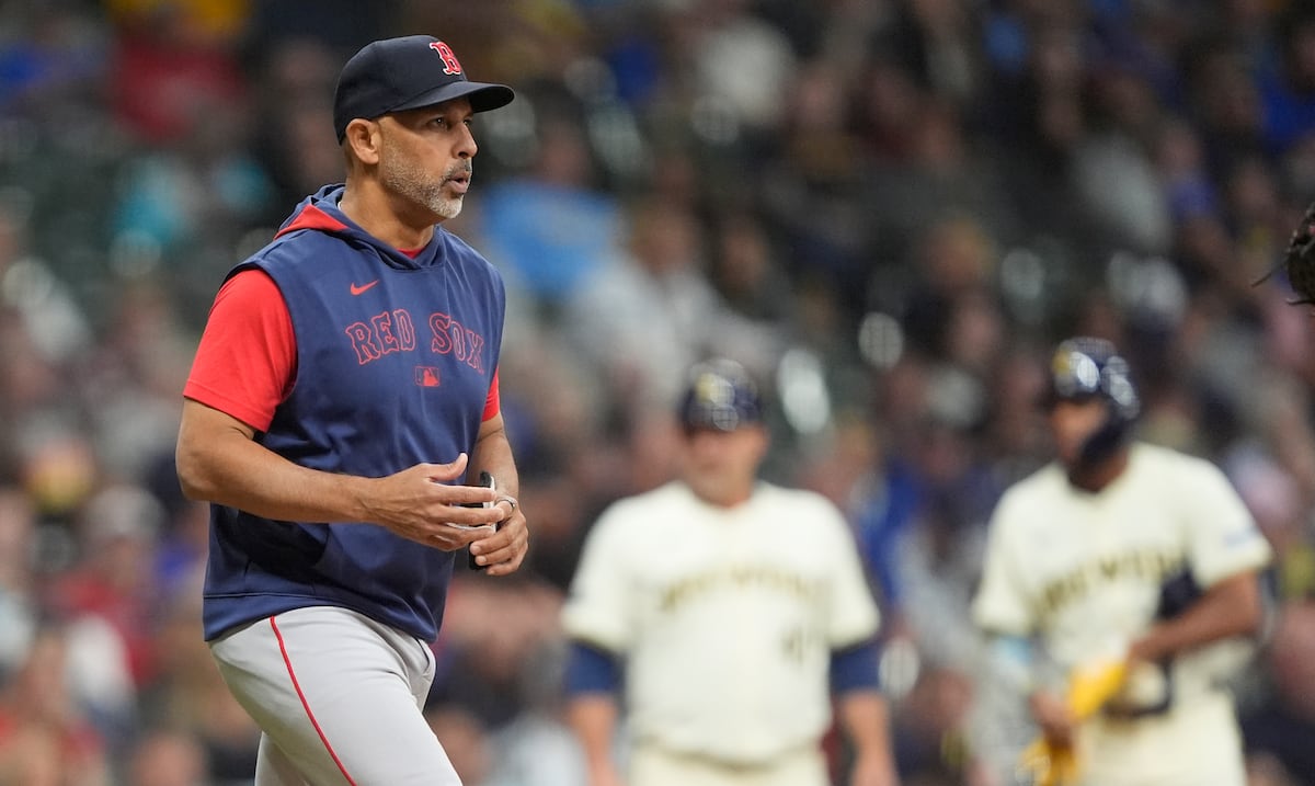 Alex Cora habría declinado oferta para dirigir a los Phillies de Filadelfia