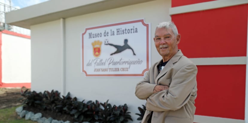 El Museo del Fútbol lleva el nombre de Juan “Saso” Tulier Cruz, un exjugador y propulsor del deporte, quien compartió con Primera Hora en la instalación esta semana. (Foto/David Villafañe)