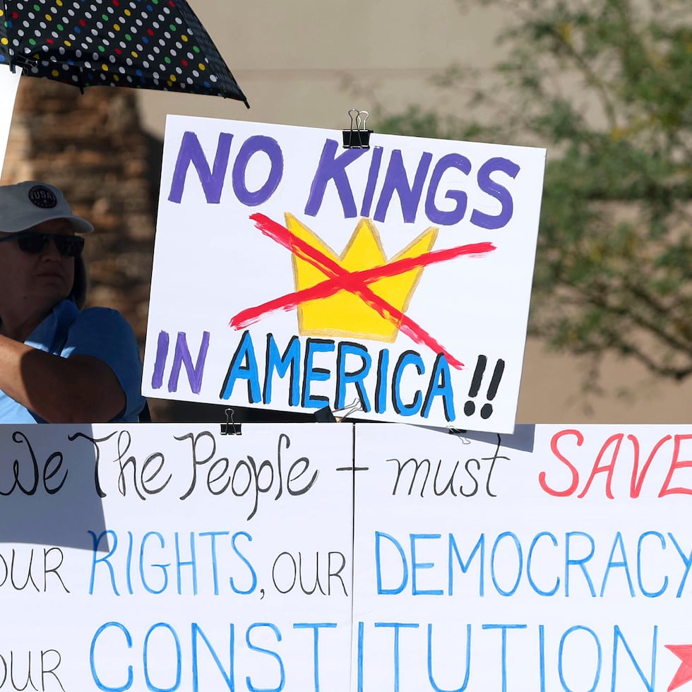 En junio, hubo otra protesta “Sin Reyes”, como la que aparece en la foto, en Arizona.