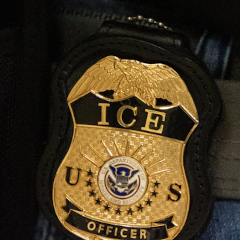 Según el ICE, Royer Pérez Jiménez “murió de presunto suicidio”, aunque la causa oficial de su muerte sigue siendo objeto de investigación.