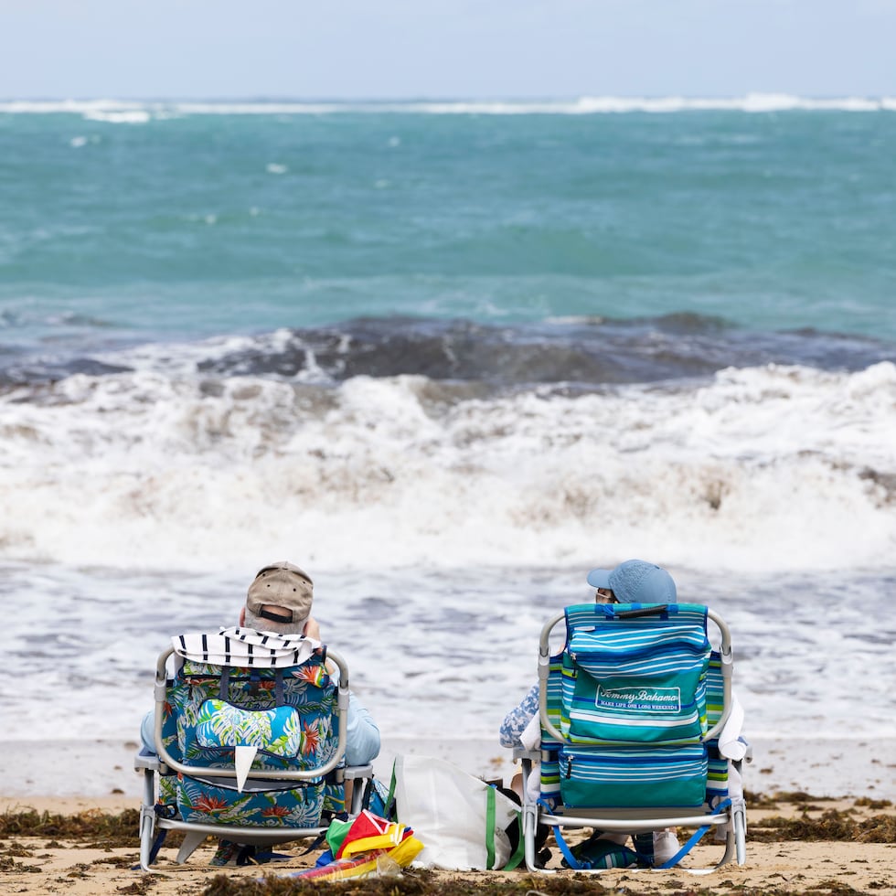 El oleaje peligroso podría alcanzar entre los seis a ocho pies.
