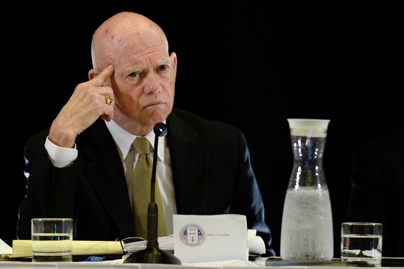 Arthur J. González es profesor emérito de la Escuela de Derecho de la New York University; presidente AJG Advisors. Posee un salario de $245,000 (más $356,908 en cuotas de consultoría). (GFR Media)