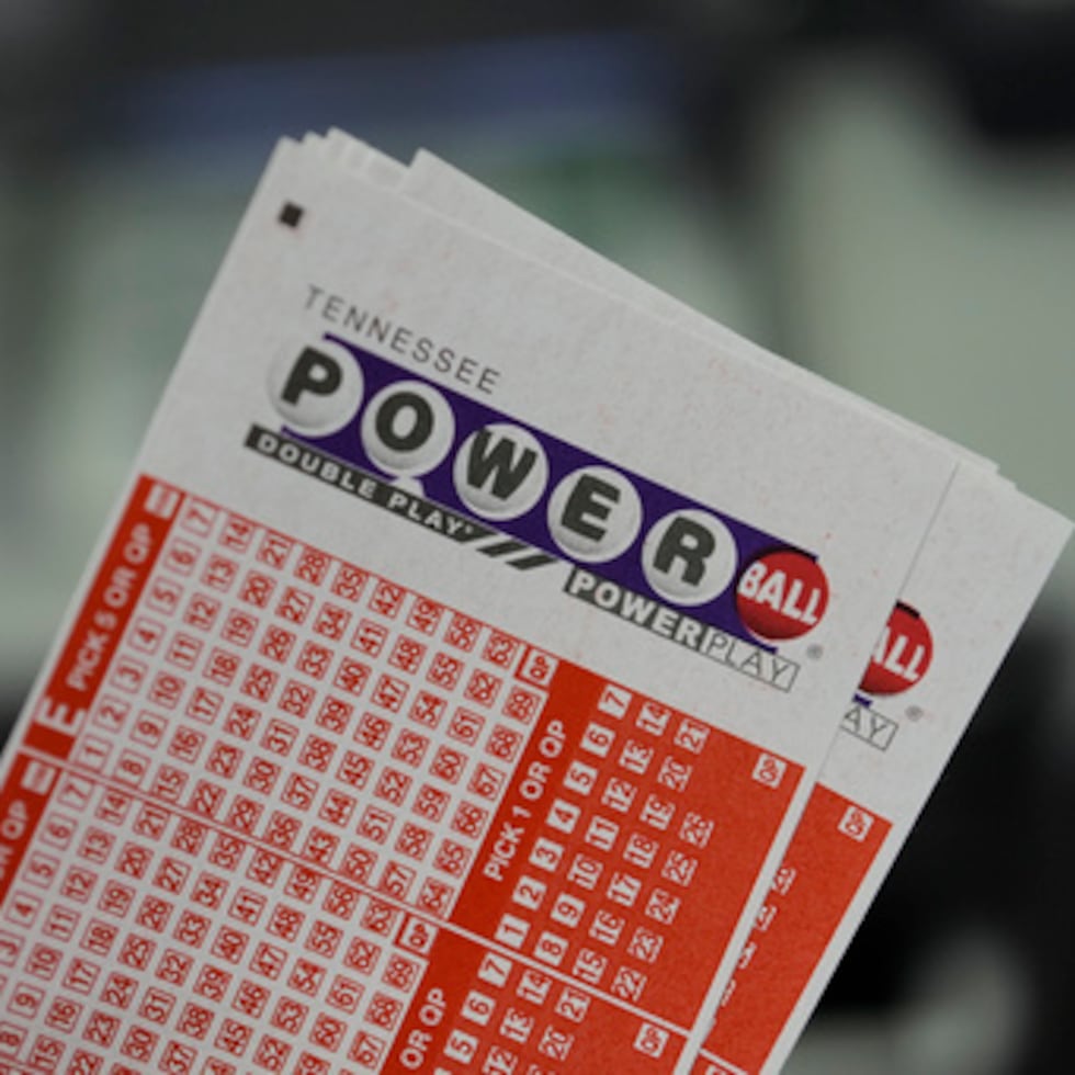 Nadie ganó el premio mayor del sorteo regular de Powerball el sábado, por lo cual el “jackpot” se eleva a unos $141 millones para el sorteo del lunes.