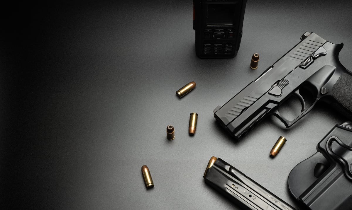 Policía ocupa arma a conductor que apuntó a mujer tras choque en Bayamón