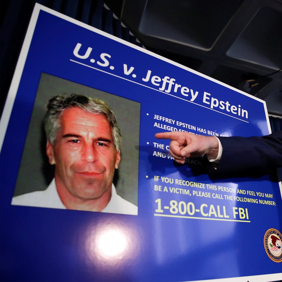 El juez federal de distrito Rodney Smith declaró que una ley federal recientemente aprobada que ordena la divulgación de los registros relacionados con los casos invalida una norma federal que prohíbe la divulgación de asuntos ante un gran jurado.