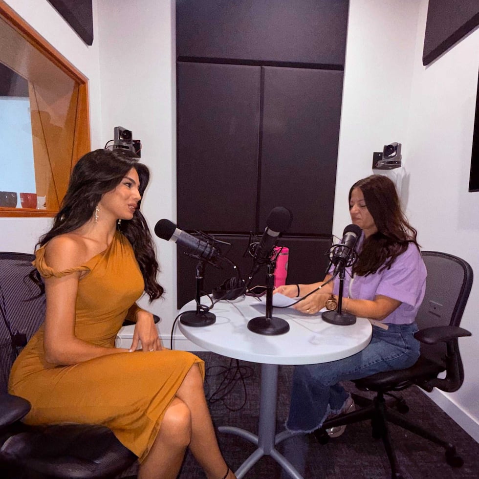 Zashely Alicea junto a la periodista Damaris Hernández Mercado de El Nuevo Día.