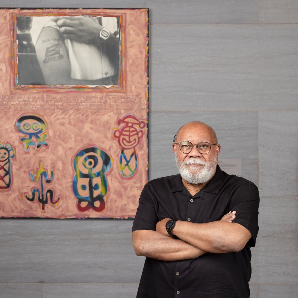 Además de la bandera puertorriqueña, la obra “The Most Cultural Thing You Can Do”, de Juan Sánchez, incluye como elementos petroglifos taínos y el grafiti.