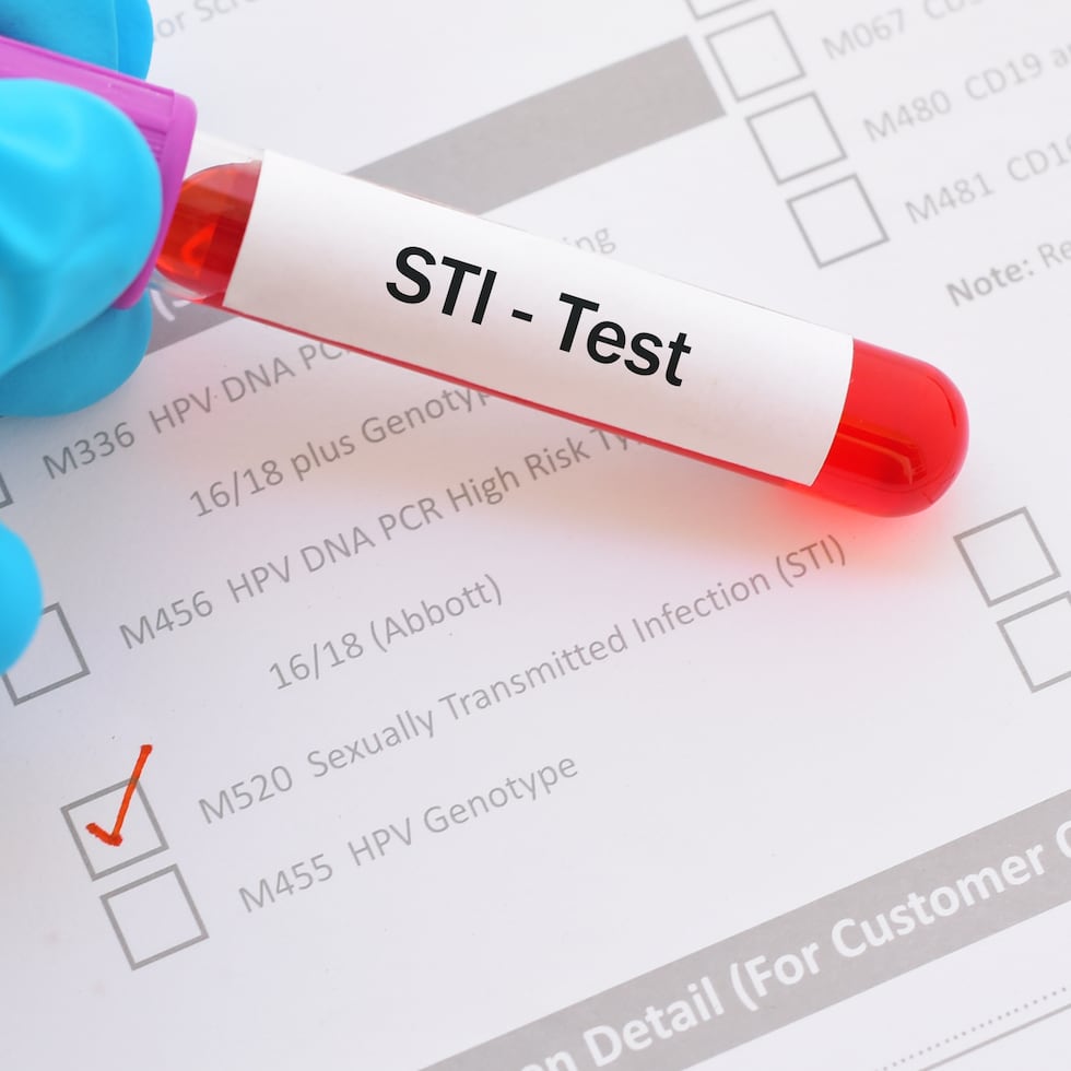 The Puerto Rico Department of Health’s latest STI surveillance report, published on June 19, states that between January 1 and March 31, 2026, there were 250 reported cases of syphilis, 225 cases of gonorrhea, 611 cases of chlamydia, and 1,018 cases of genital herpes.