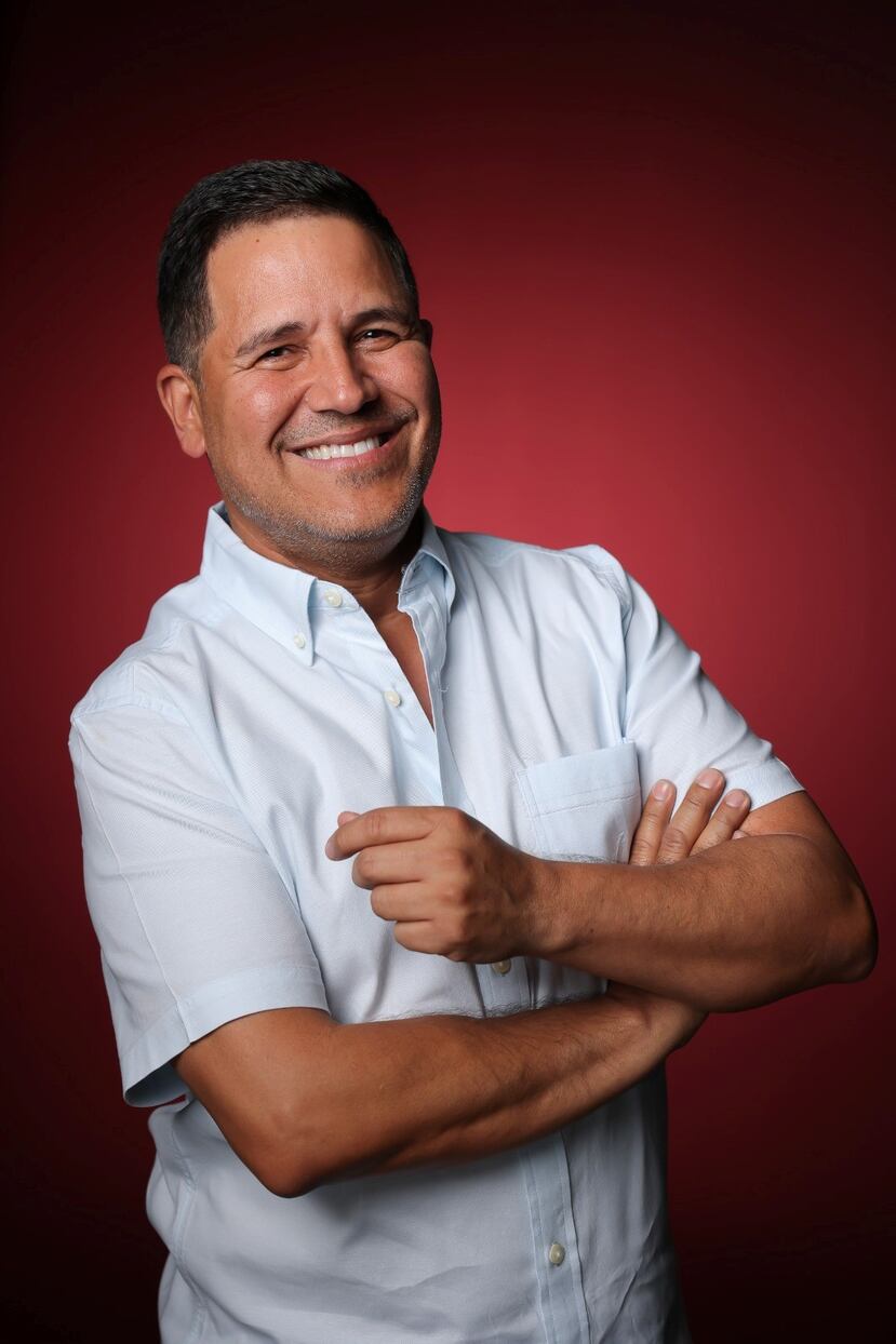 Normando Valentín, periodista:
“Siempre he abrazado el deseo de poder comprarme un Volky. Uno de esos “bolillos” de los años 60 o principios de los 70. Es un regalo sazonado de nostalgia, pues mi papá conoció a mi mamá, cuando le dio “pon” en su Volky desde el barrio donde vivían a la zona del pueblo de Utuado. Llevo años acariciando esa idea. ¡A ver cuándo se da!”.