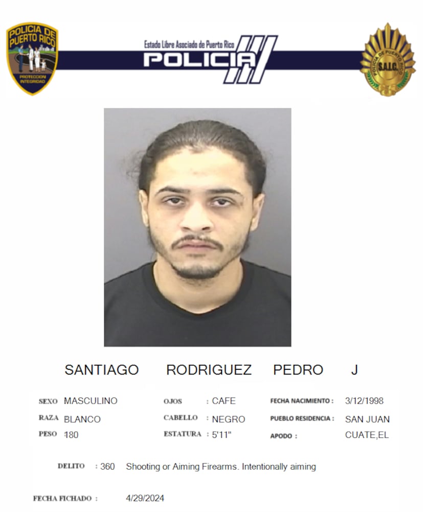 Pedro Juan Santiago Rodríguez alias Cuate está acusado por asesinato en primer grado, conspiración, disparar o apuntar, poner en riesgo la seguridad al disparar en un lugar público, posesión de armas automáticas y portación de armas ilegales, por la masacre ocurrida el 29 de julio de 2022, en el residencial Juan César Cordero Dávila (Quintana), en Hato Rey.