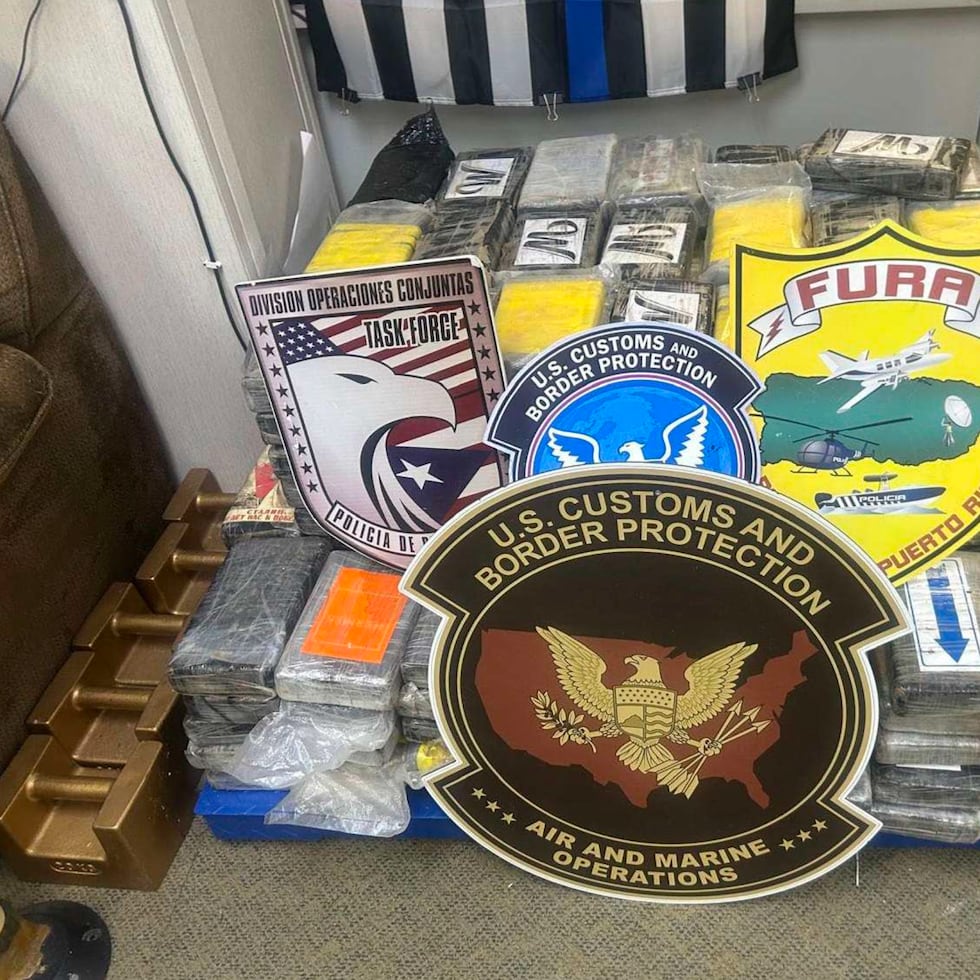Imagen en una denuncia federal de HSI para mostrar el material ocupado en una embarcación cerca de Cabo Rojo, en la que había cinco personas, incluyendo al exconvicto José González Rosado, alias "Cheo Bocón".