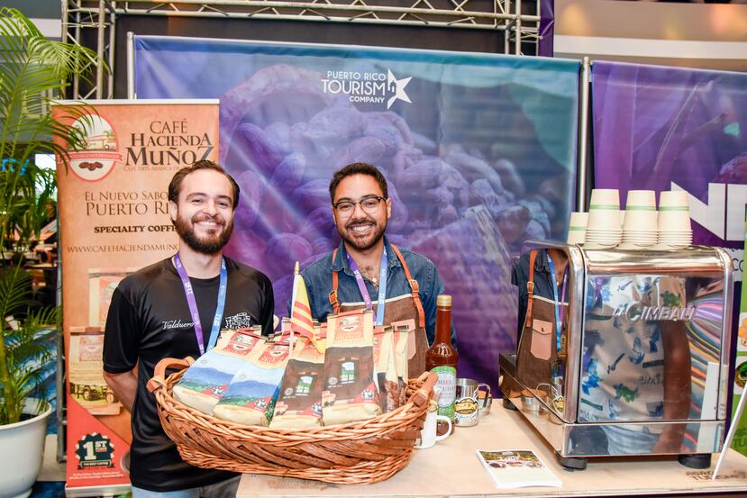 Comerciantes y empresarios locales exhibieron sus productos.