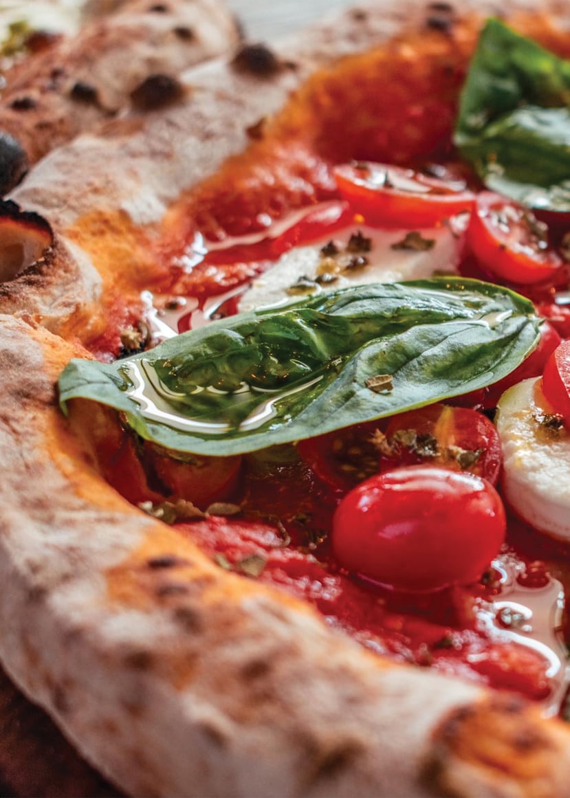 En su décimo aniversario, se incluyeron tres nuevas pizzas al menú.