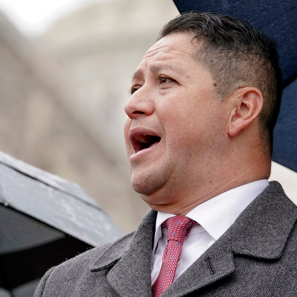 El representante Tony Gonzales, republicano por Texas, habla durante una conferencia de prensa el 7 de diciembre de 2022 en el Capitolio de Washington.