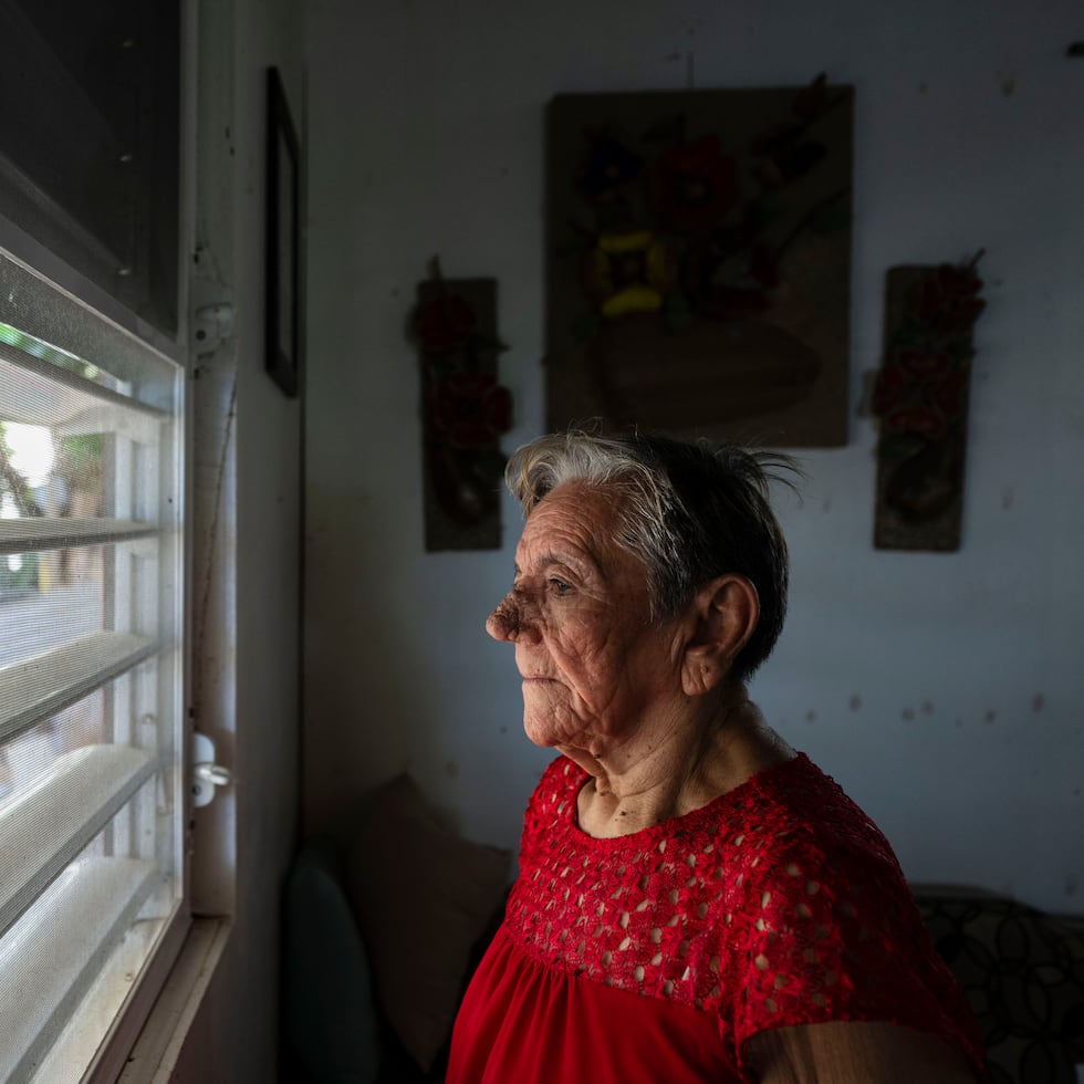 En la foto, Ramona Cruz Sanabria en su hogar centenario, en Playuela, Aguadilla.