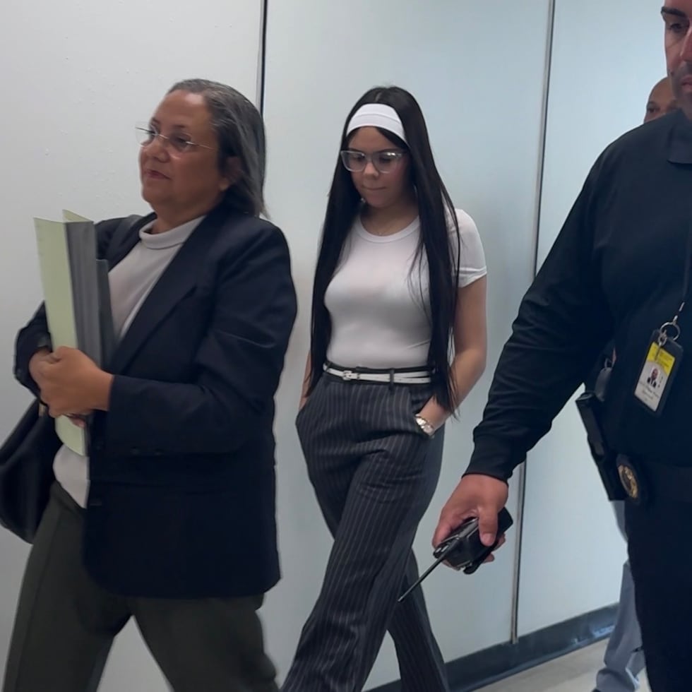 La jornada se desarrolló en la sala del juez Juan A. Reyes Colón, en la Sala 3 el Tribunal de Aibonito. En la foto, Anthonieska Avilés Cabrera.