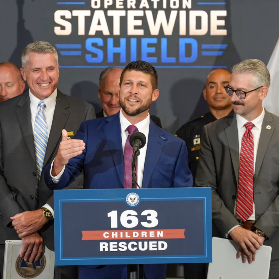 El secretario de Justicia de Florida, James Uthmeier, informó que menores entre las edades de dos meses y 17 años fueron "recuperados" en la operación denominada "Operación Escudo Estatal".