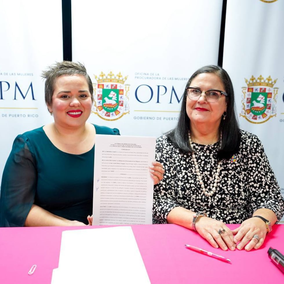 La procuradora de las Mujeres, Astrid Piñeiro, y la directora ejecutiva de la Alianza de Autismo de Puerto Rico, Joyce Dávila, firmaron el acuerdo.