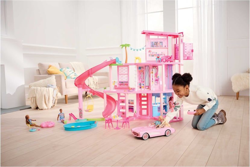 Dreamhouse Barbie y Corvette Barbie The Movie Hot Wheels