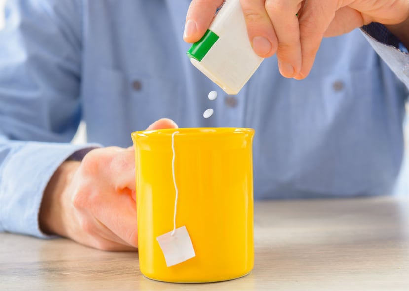 Edulcorantes artificiales: Así como reducen los índices de azúcar en la sangre, los edulcorantes, desafortunadamente, producen depresión del sistema nervioso, así lo aseguran estudios y especialistas estadounidenses. Rachel Fiske, consultora de nutrición en San Francisco, afirma que el aspartamo (edulcorante) frena la producción de la serotonina y de la dopamina, lo cual podría ser la causa de depresión y ataques de ansiedad. (Shutterstock)