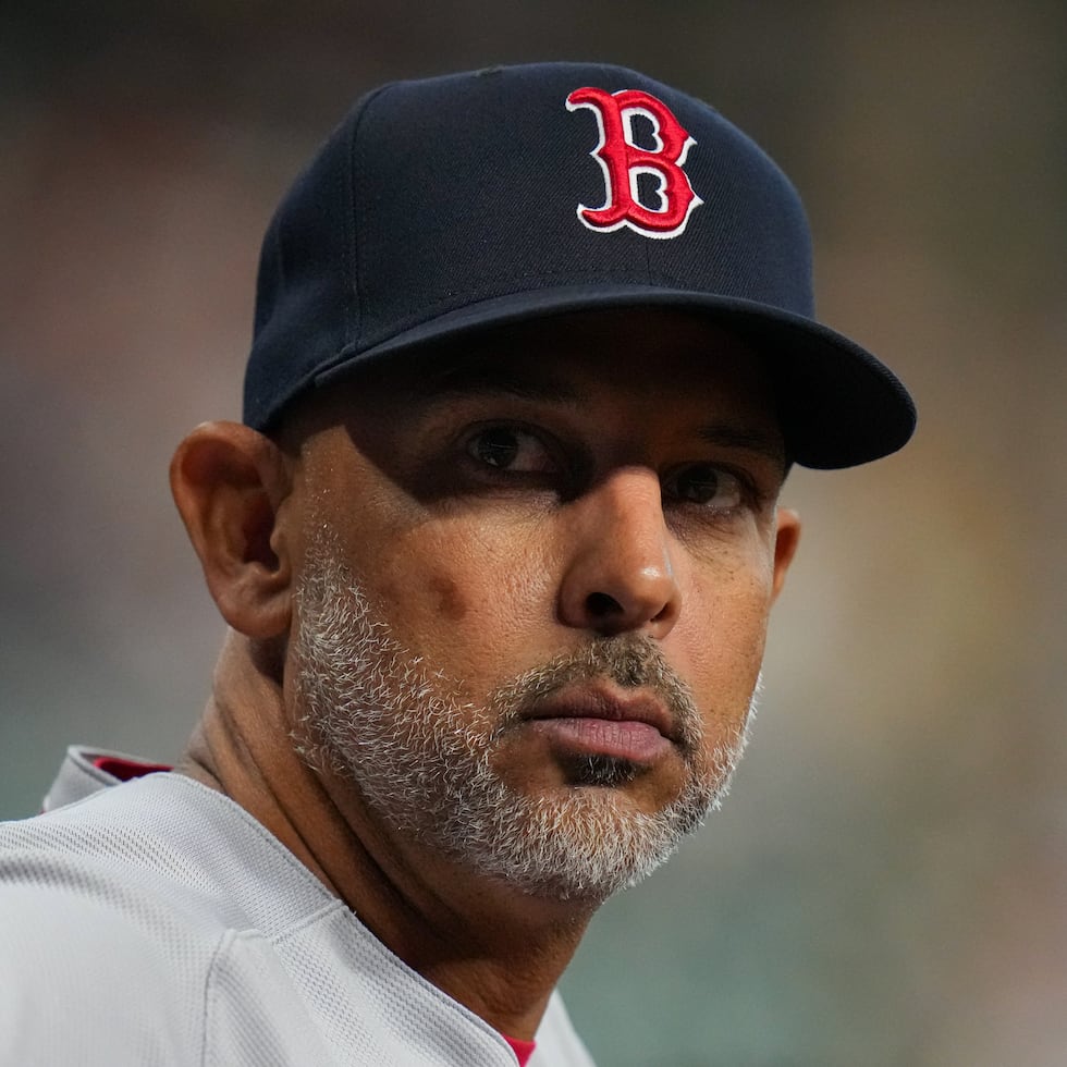 Cora estaba bajo contrato con los Red Sox hasta el 2027. En julio de 2024 acordó una extensión de tres años y $21 millones.