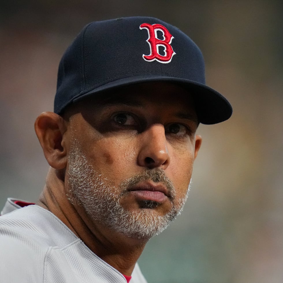 Los Red Sox de Alex Cora jugaban para 2-7 antes de la jornada del lunes.