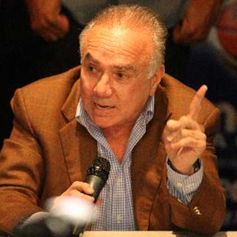 Edwin Loubriel, aquí durante una conferencia de los Mets de Guaynabo en el BSN, tenía 72 años al momento de su fallecimiento.