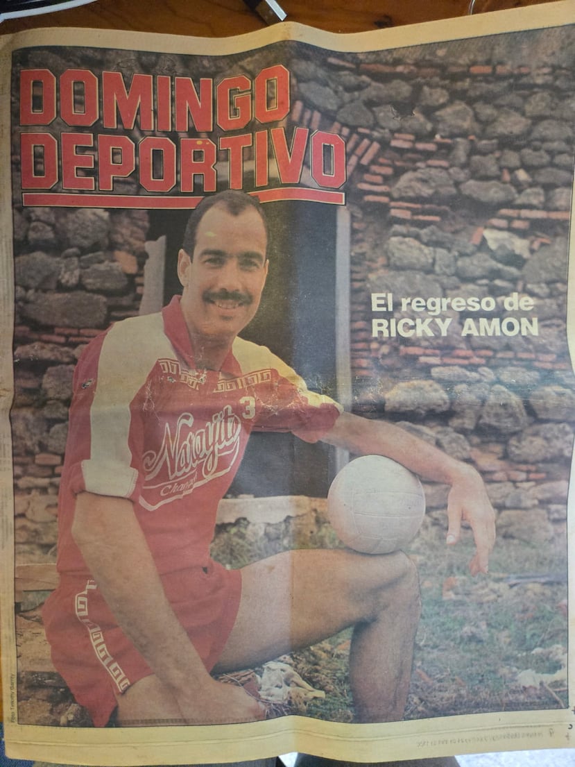 El fenecido jugador Ricky Amon y una portada de colección de la revista Domingo Deportivo de El Nuevo Día forman parte de la exhibición en el Salón de la Fama del Voleibol Internacional.