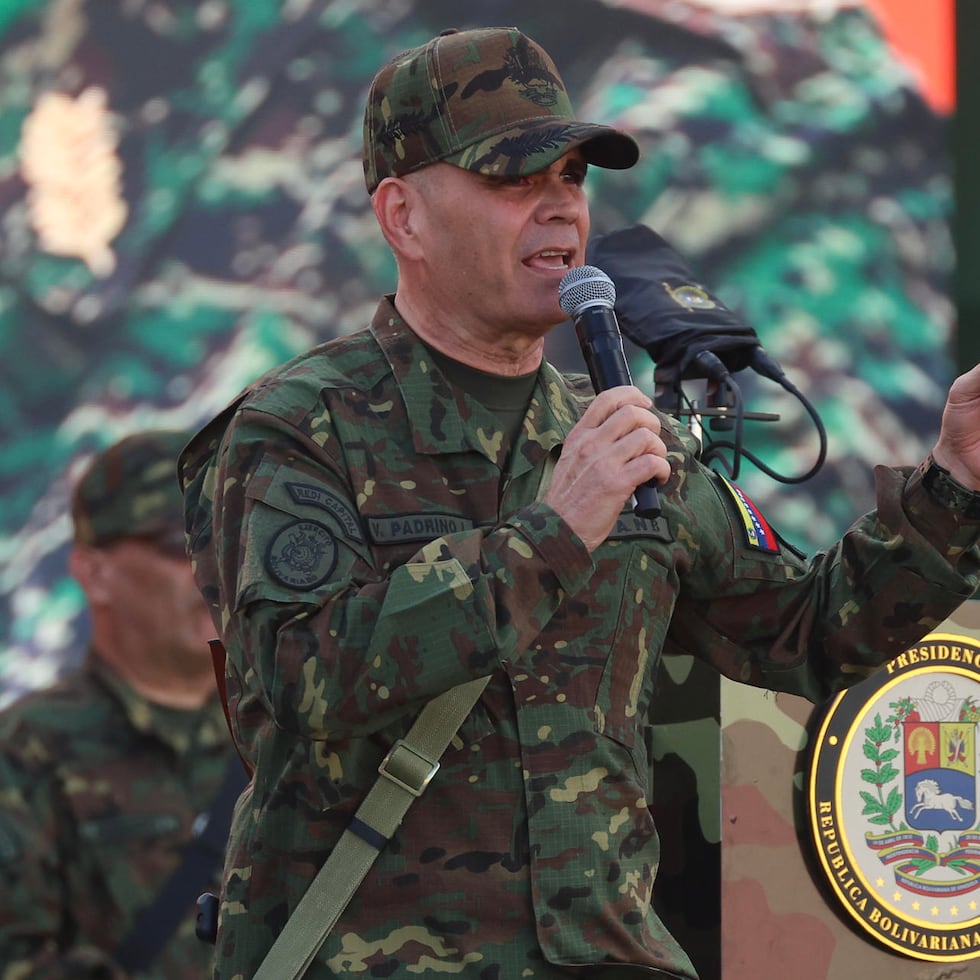 El ministro de Defensa de Venezuela, Vladimir Padrino López, hablando durante un ejercicio militar en Caracas.