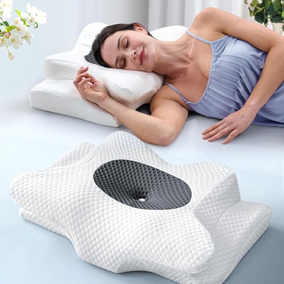 Almohada cervical: de la marca Emircey, esta tiene certificación Sleep Doctor. E es ergonómica y con contorno para dormir de lado, ortopédica y refrescante para aliviar el dolor, de espuma viscoelástica para quienes duermen boca abajo. (Amazon)