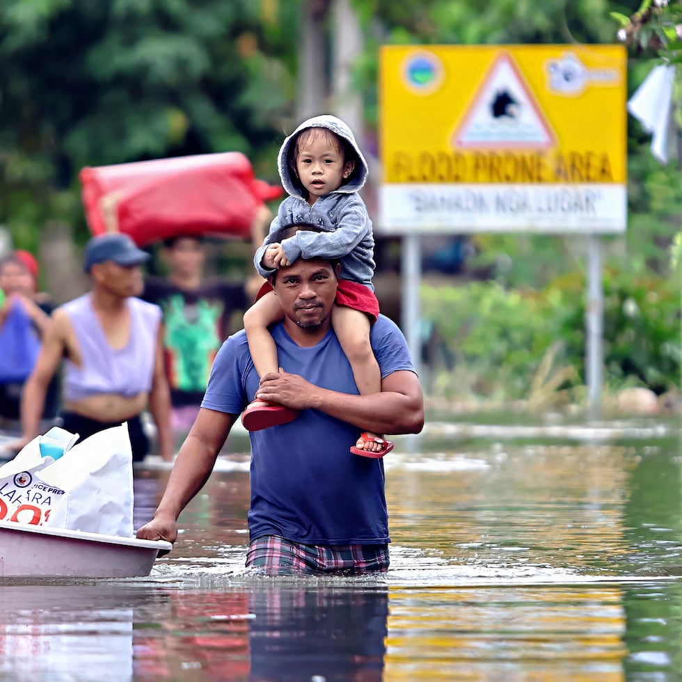 Un funcionario del gobierno confirmó el desalojo preventivo de casi 1.2 millones de personas en todo el país archipiélago filipino.
