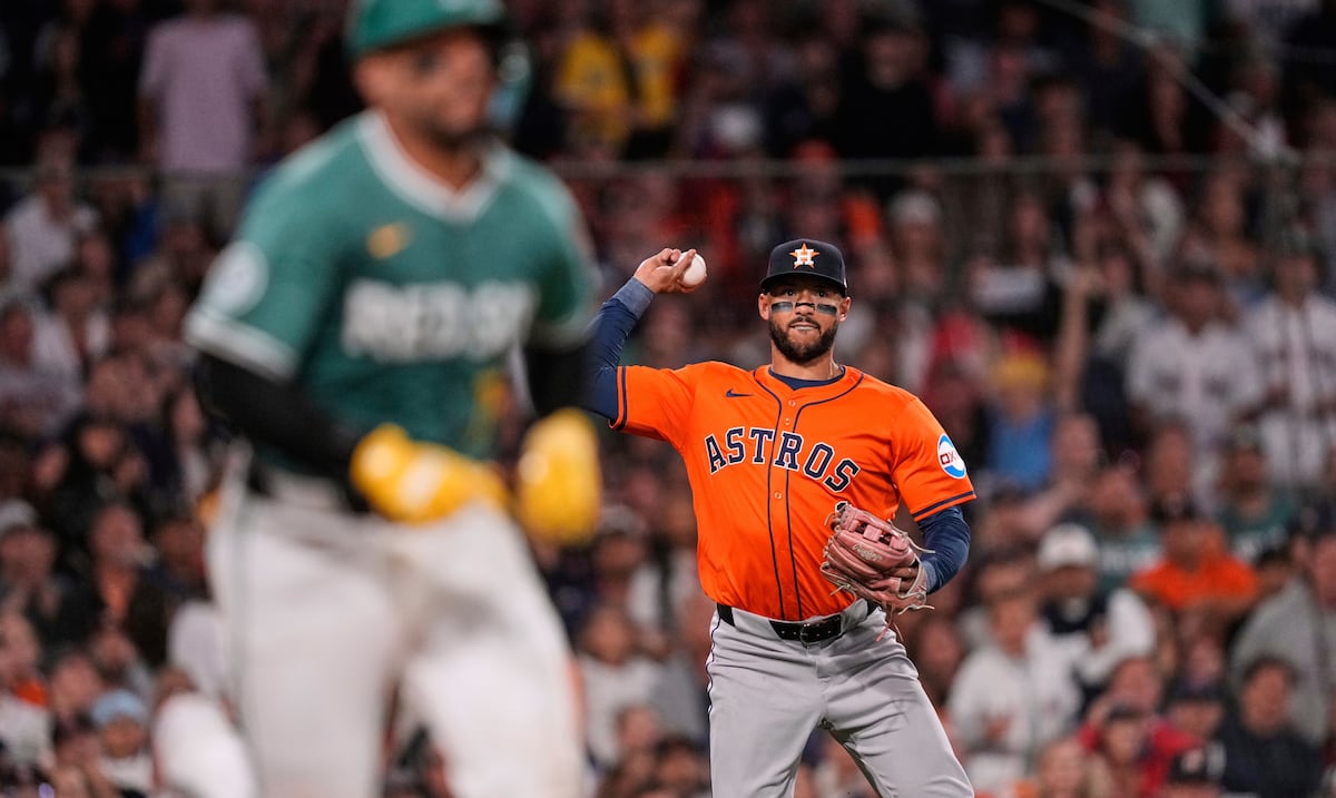 Carlos Correa podría jugar en segunda base al regresar con los Astros de Houston