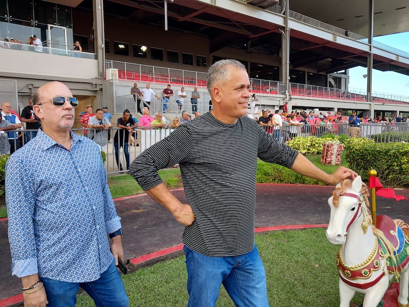 El dueño del Establo Sonata, Marc Tacher, a la izquierda, junto al entrenador Ramón Morales, a la derecha.