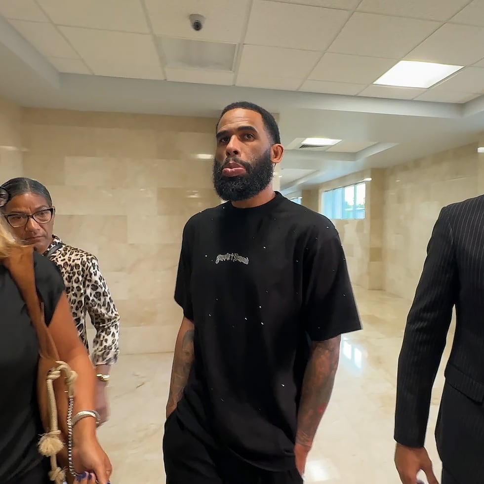 La vista preliminar contra el baloncelista Walter Hodge Jr. se llevó a cabo en el Centro Judicial de Caguas fue pospuesta por ausencia de un testigo.